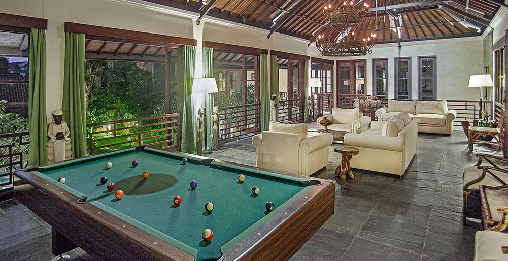 7. Villa Avalon Main House - Pool table